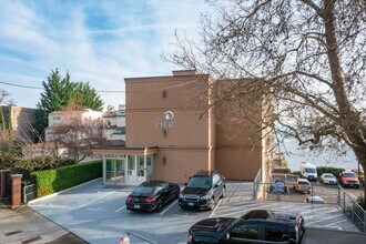 Reef Apartments in Seattle, WA - Building Photo - Building Photo