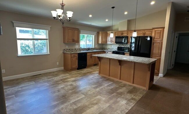 10305 Gray Rd in Oakdale, CA - Building Photo - Building Photo