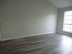 408 Fisher St in West Columbia, TX - Building Photo - Building Photo
