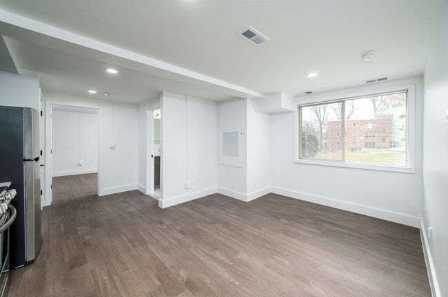 The Doreen in Washington, DC - Building Photo - Interior Photo