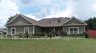 2 Golden Eagle Ct in Fort Mitchell, AL - Building Photo