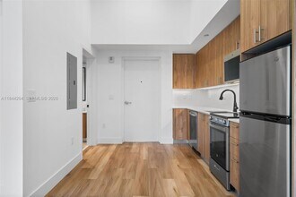 650 SW 1st St in Miami, FL - Building Photo - Building Photo