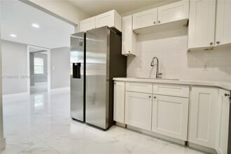 9974 SW 88th St in Miami, FL - Building Photo - Building Photo