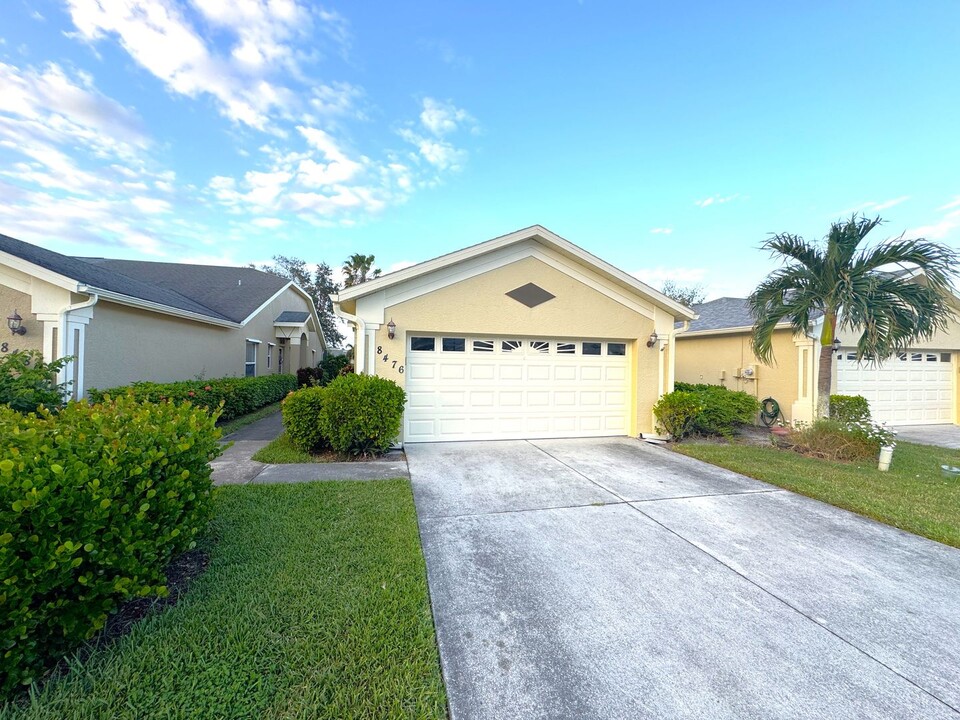 8476 Ibis Cove Cir in Naples, FL - Building Photo