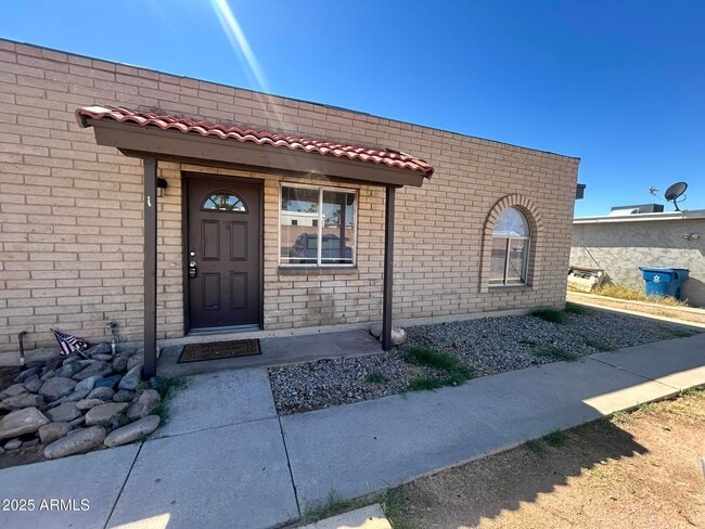 property at 461 W 16th Ave