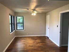 207 SW 7th St in Bentonville, AR - Foto de edificio - Building Photo