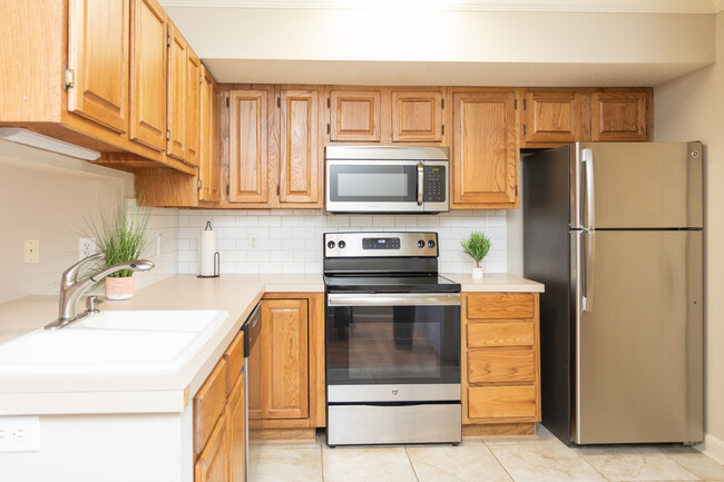 Kerner Mill Townhomes in Kernersville, NC - Building Photo - Interior Photo