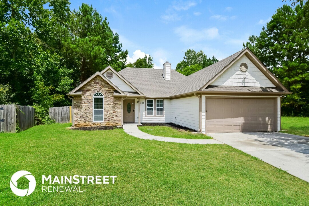 4066 Jewel Terrace in Conley, GA - Foto de edificio