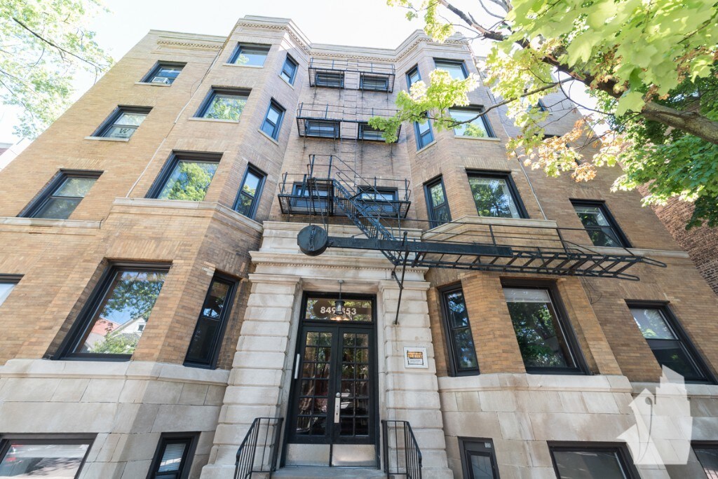 853 W Lill Ave in Chicago, IL - Building Photo