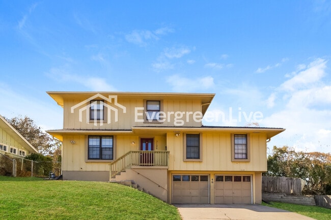 property at 3126 S Maywood Ave