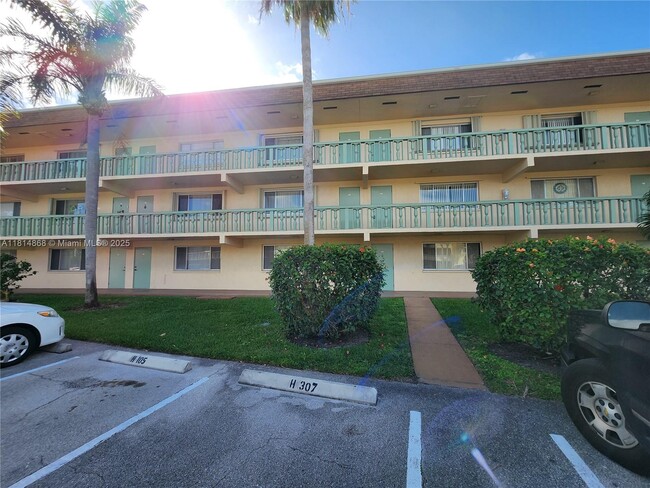 property at 700 Village Green Ct