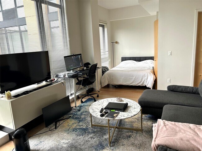 property at 1595 Lexington Ave