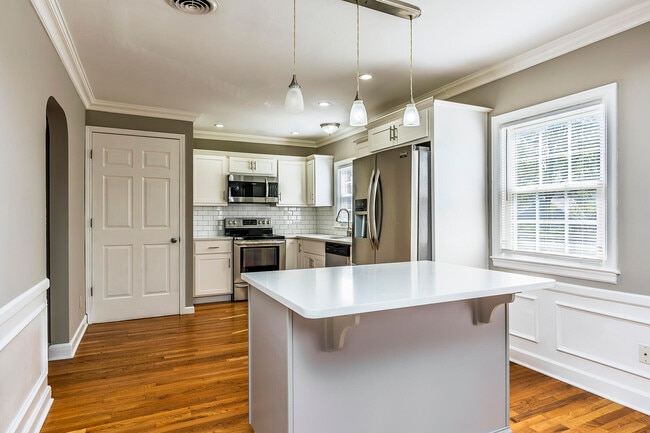 2224 Harrodsburg Rd in Lexington, KY - Building Photo - Building Photo