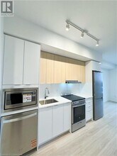 5105 Hurontario St in Mississauga, ON - Building Photo - Building Photo
