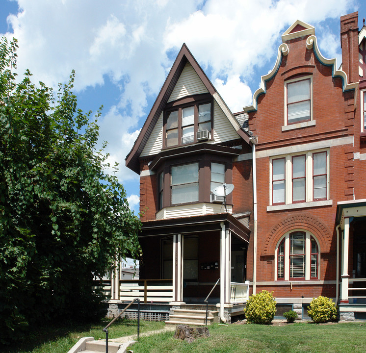 1009 W Main St in Norristown, PA - Building Photo