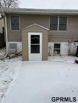 2105 Washington St in Bellevue, NE - Building Photo