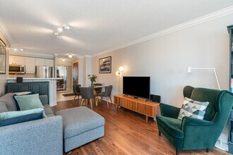 10 Yonge St in Toronto, ON - Building Photo - Building Photo