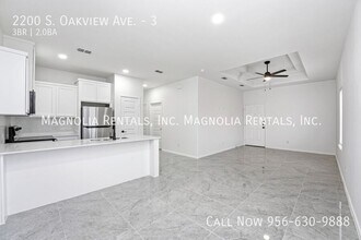 2200 S Oakview Dr in Edinburg, TX - Foto de edificio - Building Photo