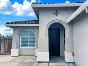 366 Rock Creek Cir in Vacaville, CA - Building Photo - Building Photo