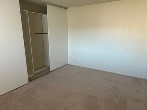 10413 Western Ave, Unit 201 in Downey, CA - Building Photo - Building Photo