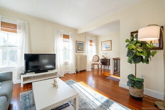 4 Coburn Ave in Stonington, CT - Building Photo - Building Photo