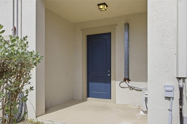 27057 SW 140th Path in Homestead, FL - Building Photo - Building Photo