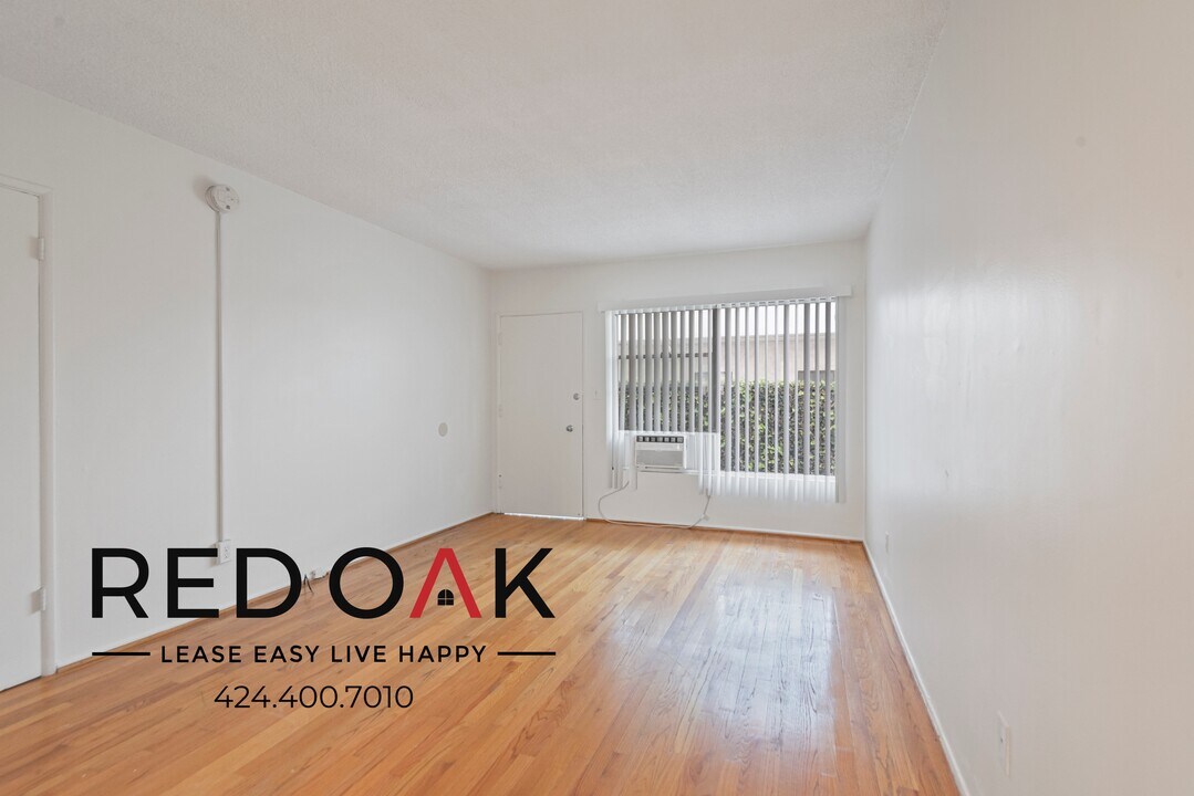 825 Westbourne Dr in West Hollywood, CA - Building Photo