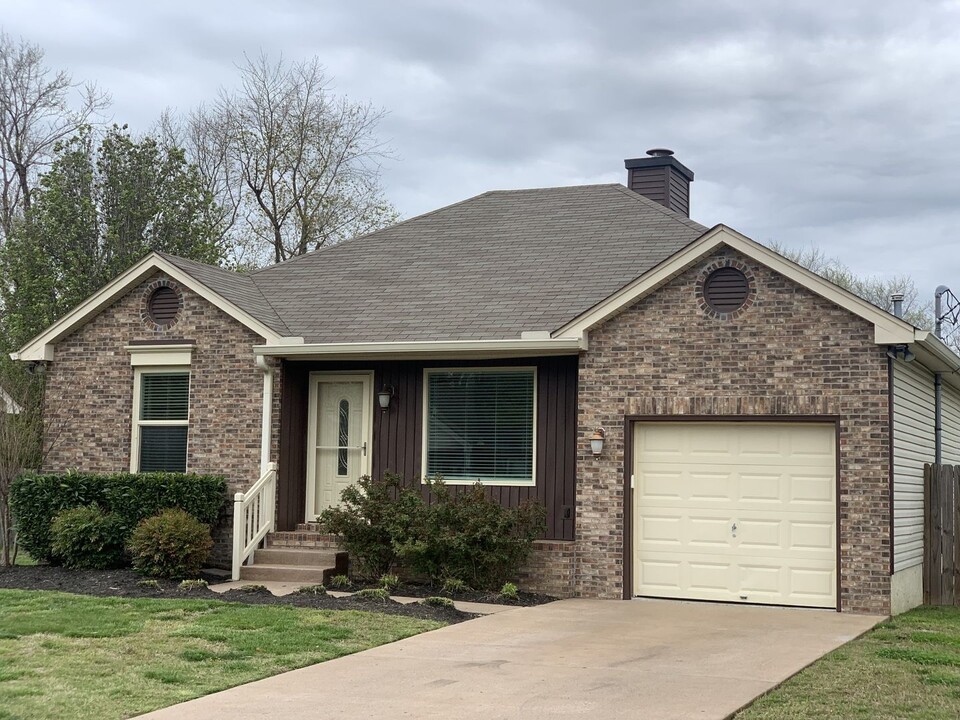 110 Pine Grove Rd in Mount Juliet, TN - Building Photo