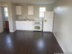318 Aransas Ave in San Antonio, TX - Building Photo - Building Photo