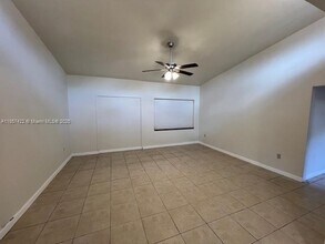 5770 SW 60th St in Miami, FL - Building Photo - Building Photo