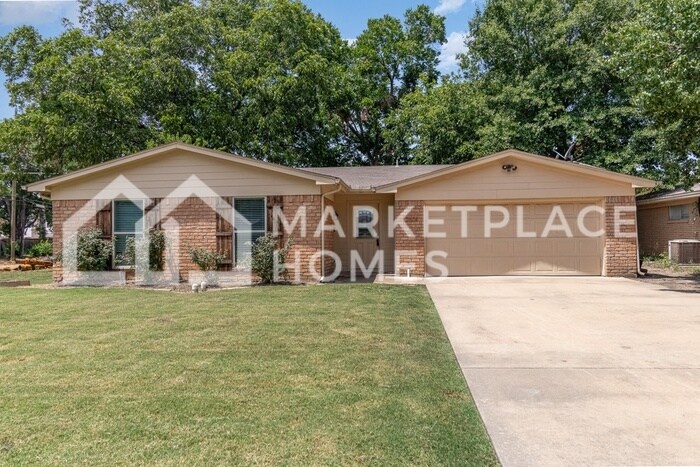2801 Fairbrook St in Irving, TX - Building Photo