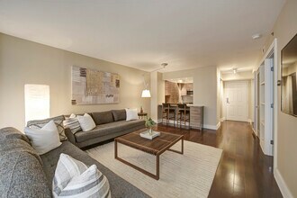 1200 Braddock Pl, Unit 308 in Alexandria, VA - Building Photo - Building Photo