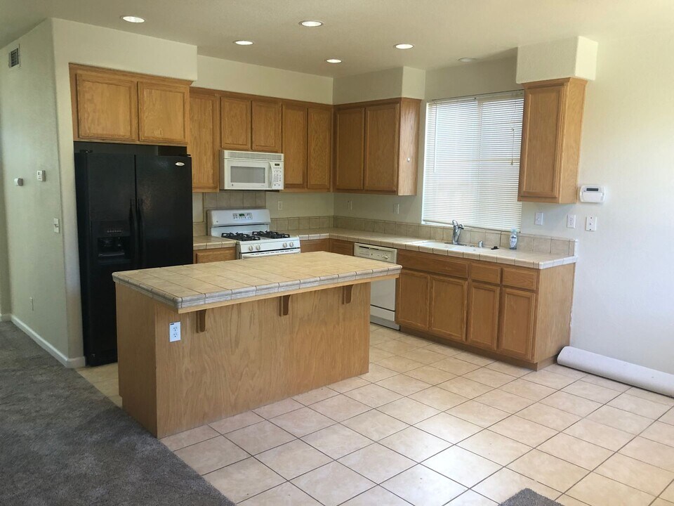 1156 Valley Glen Dr in Dixon, CA - Building Photo