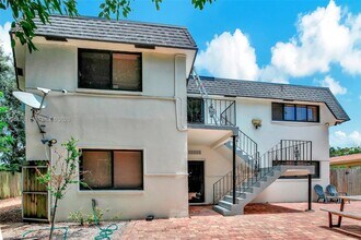 5731 NE 18th Ave in Fort Lauderdale, FL - Building Photo - Building Photo