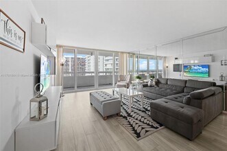 1627 Brickell Ave in Miami, FL - Building Photo - Building Photo
