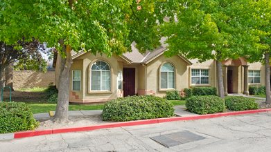 Grant Village Townhomes in Stockton, CA - Building Photo - Building Photo