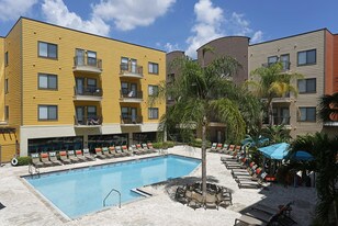 Camden Orange Court in Orlando, FL - Building Photo