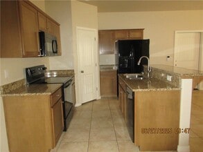 945 Sheldon Ave in Kingman, AZ - Foto de edificio - Building Photo