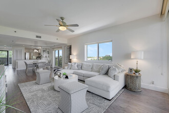 11370-11312 12 Oaks Way in North Palm Beach, FL - Building Photo - Building Photo