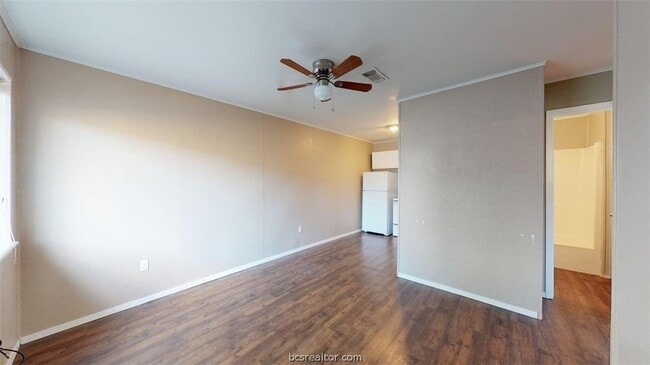 204 Lynn Dr, Unit B in Bryan, TX - Foto de edificio - Building Photo