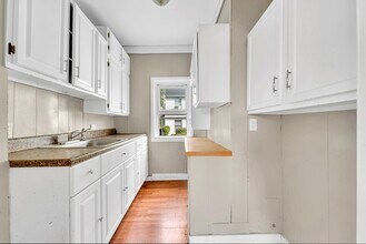 8 Newport St in Worcester, MA - Foto de edificio - Building Photo