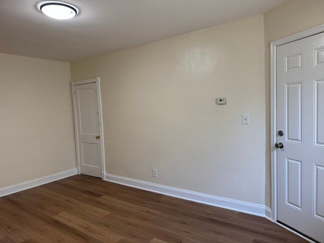 913 Saint Dunstans Rd, Unit A in Baltimore, MD - Building Photo - Building Photo