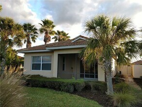 102 Mestre Ct in Nokomis, FL - Building Photo - Building Photo