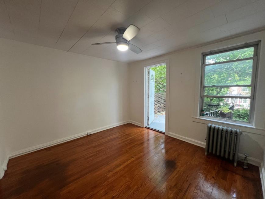 39-12 49th St in Queens, NY - Foto de edificio