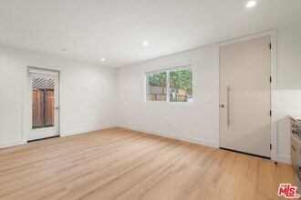 11023 Blix St in Los Angeles, CA - Building Photo - Building Photo