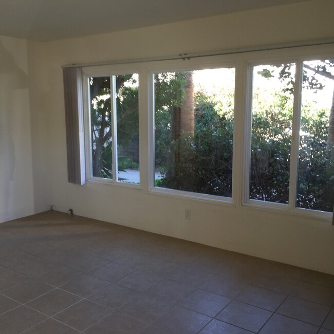5125 Cape May Ave in San Diego, CA - Foto de edificio - Building Photo