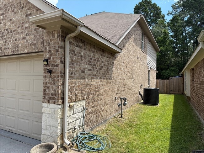 30606 Woodson Trace Dr in Spring, TX - Foto de edificio - Building Photo