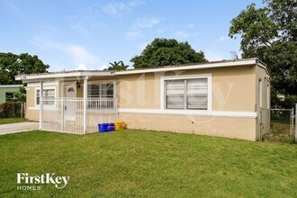 3196 N Seacrest Blvd in Boynton Beach, FL - Building Photo - Building Photo
