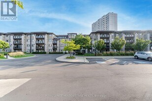 570 Lolita Gardens in Mississauga, ON - Building Photo