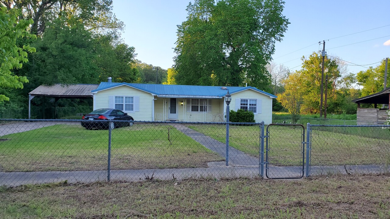 20936 Dawn Hill East Rd in Gentry, AR - Building Photo